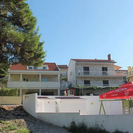 Διαμέρισμα Bela1 *